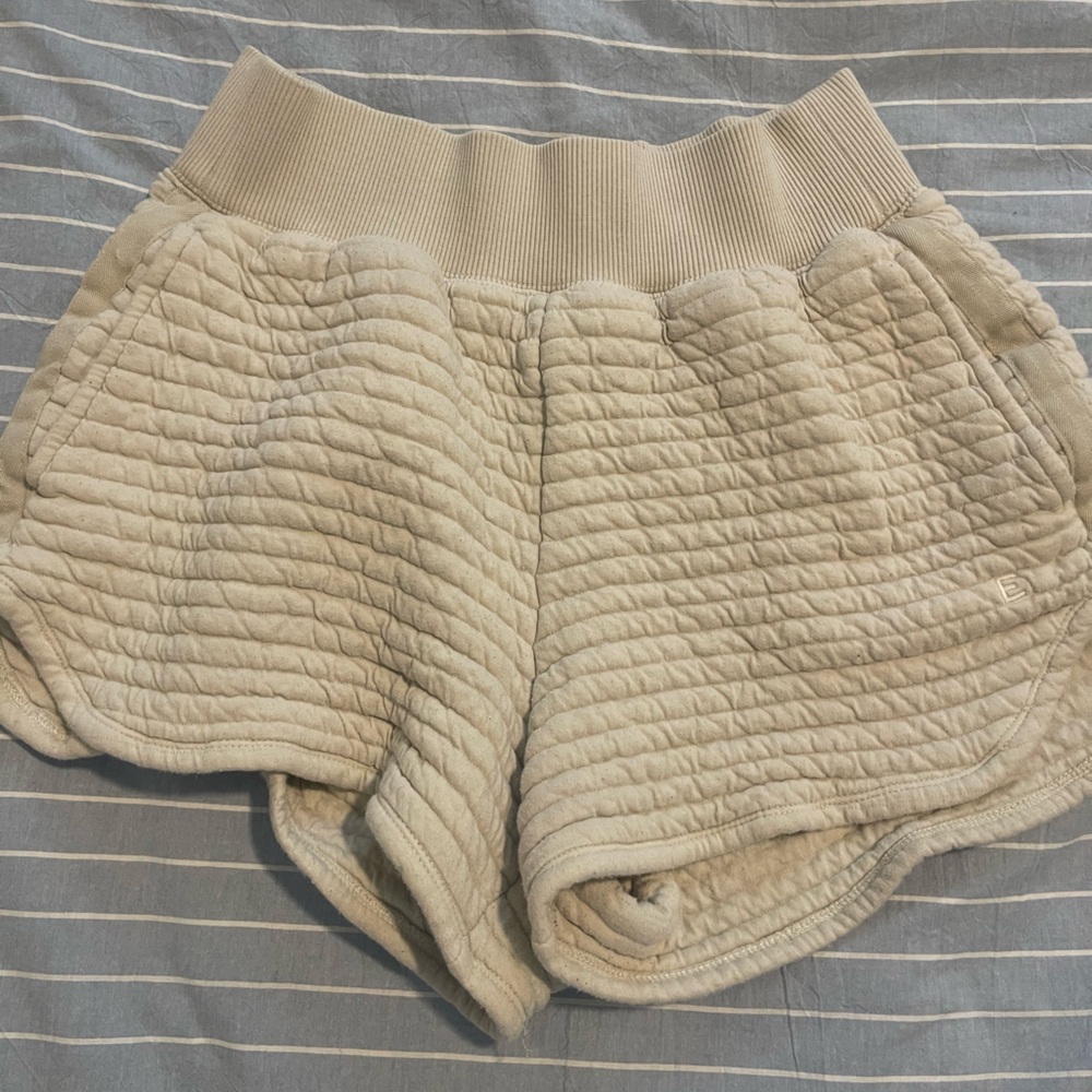 Everlane The Organic Cotton Quilted Shorts in Cream